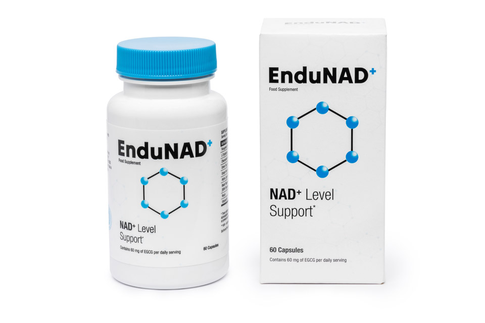 Boîte d'EnduNAD, complément alimentaire pour soutenir la production de NAD+ et la vitalité, avec capsules blanches et logo sur fond blanc.