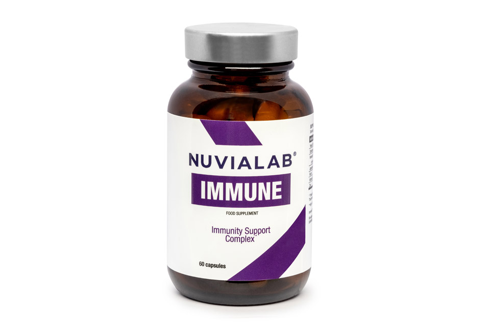 Capsules NuviaLab Immune avec extraits naturels, zinc, vitamine D et perle du Japon, pour renforcer le système immunitaire et la santé.