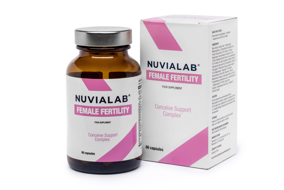 Complément alimentaire NuviaLab Female Fertility : boîte avec capsules, ingrédients naturels, vitamines, minéraux pour la fertilité féminine.