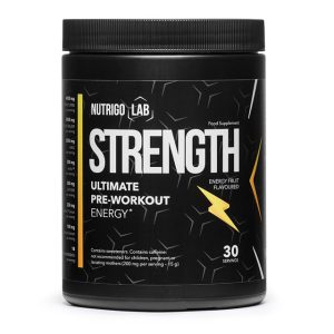 Image d’un sachet de Nutrigo Lab Strength, supplément pré-entraînement pour athlètes, avec ingrédients et logo, sur fond dynamique.